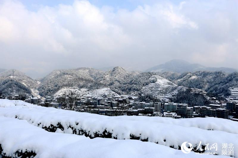 湖北竹山：林海雪原山水美如画