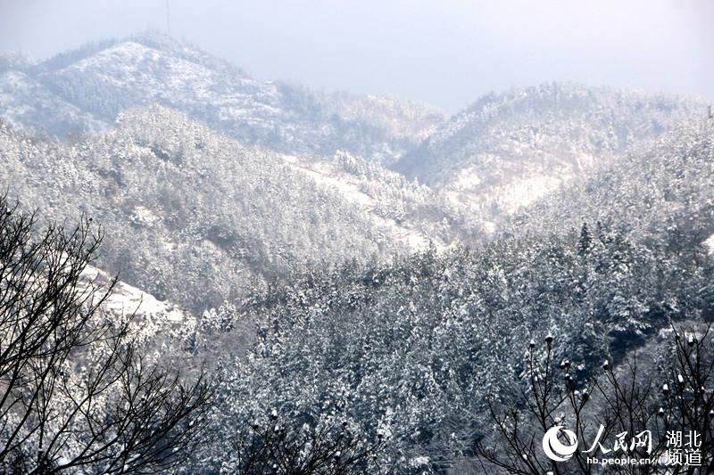 湖北竹山：林海雪原山水美如画