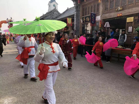 第三届关中民俗文化节启幕 白鹿原影视城游人如织