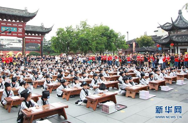 南京：小学新生开笔破蒙