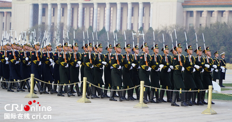 外籍大V觀看升旗儀式：被中國人的愛國熱情震撼