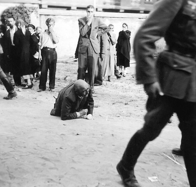 乌克兰纳粹大屠杀照片曝光数千个万人坑惨绝人寰