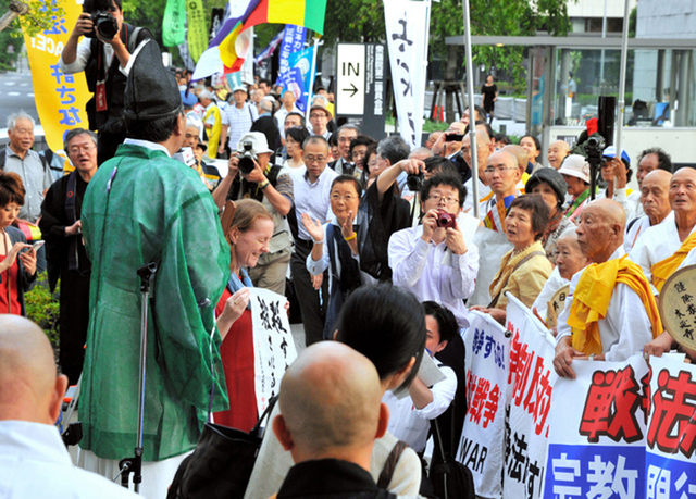 日本宗教人士齊聚國會前抗議安保法案