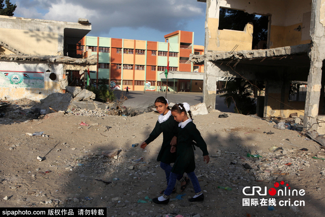 巴勒斯坦開學 學生在戰爭廢墟內上課