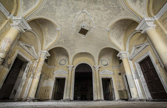 意大利废弃精神病院内景曝光 荒凉恐怖