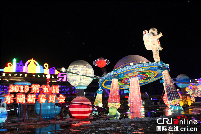 【湖北】【CRI原创】10万盏花灯点亮武汉欢乐谷（组图）