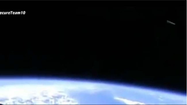 NASA视频中惊现香烟状UFO高速飞过国际空间站 NASA视频中惊现香烟状UFO高速飞过国际空间站