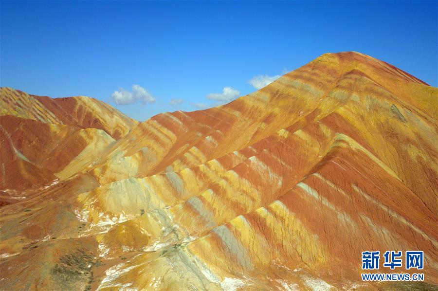 甘肃张掖：七彩丹霞雨后美