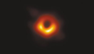 四大洲、八个观测点、超过两百名科学家，联合观测捕获影像 人类首次“看到”黑洞正面照