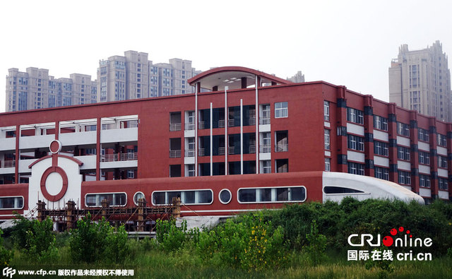 郑州一楼房造型似"动车" 走廊一端为车头 郑州一楼房造型似"动车" 走廊一端为车头