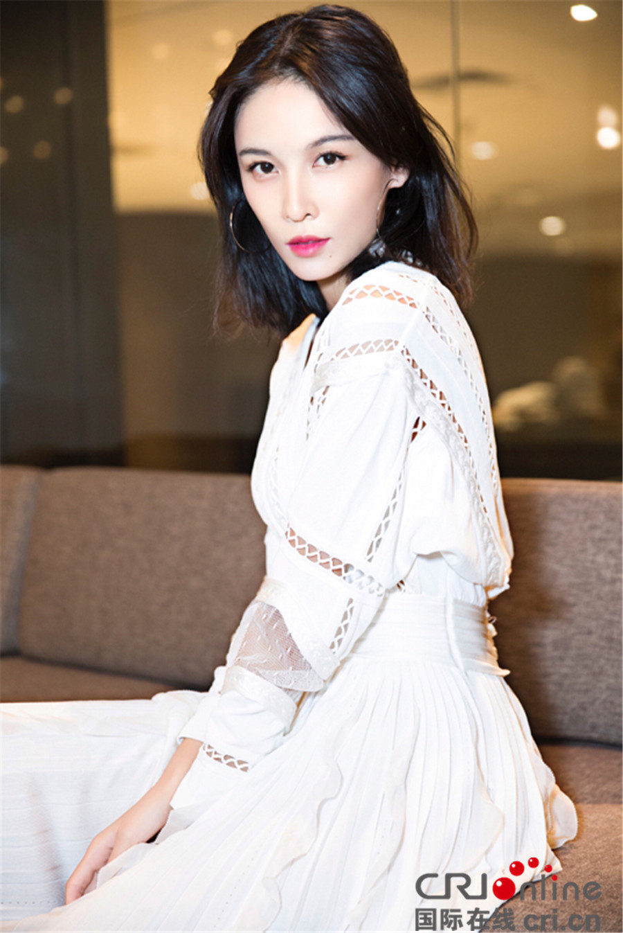 张蓝心出席时尚盛典 逆天长腿引热议(图)