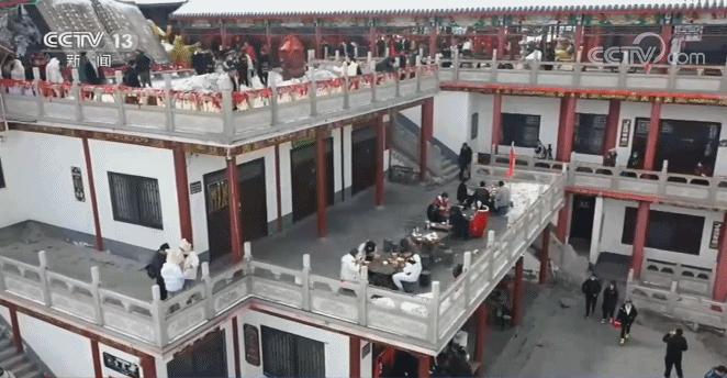 新闻周刊丨一句“老君山上吃泡面”，景区累坏了