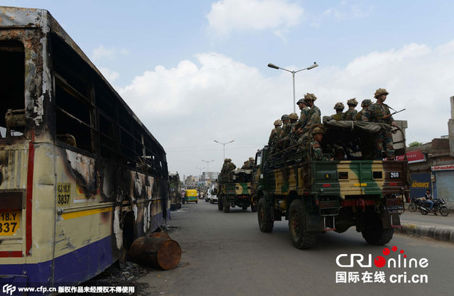印度军方加强古吉拉特邦城市街头巡逻 应对骚乱局势