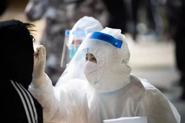 寒风落叶里，你值得整片星空！