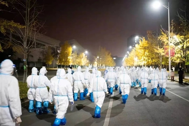 寒风落叶里，你值得整片星空！