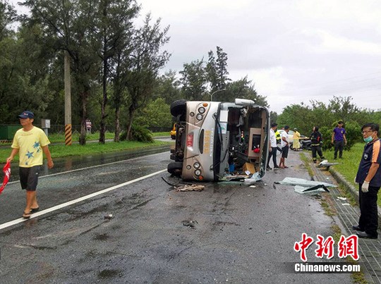 大陸游客在臺(tái)灣遭遇車(chē)禍 1人死亡13人受傷