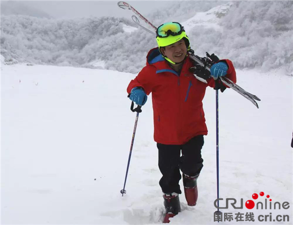 【湖北】【CRI原創】湖北巴東綠蔥坡滑雪場打造恩施旅遊“新IP”