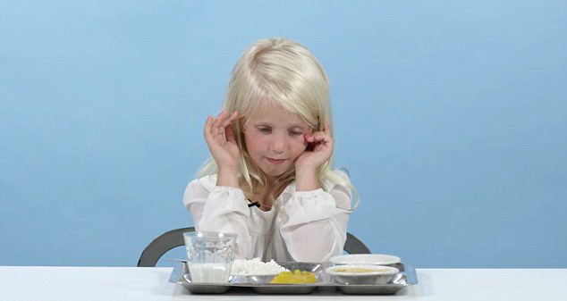 美国“熊孩子”试吃多国学校午餐 嫌弃反应令人捧腹