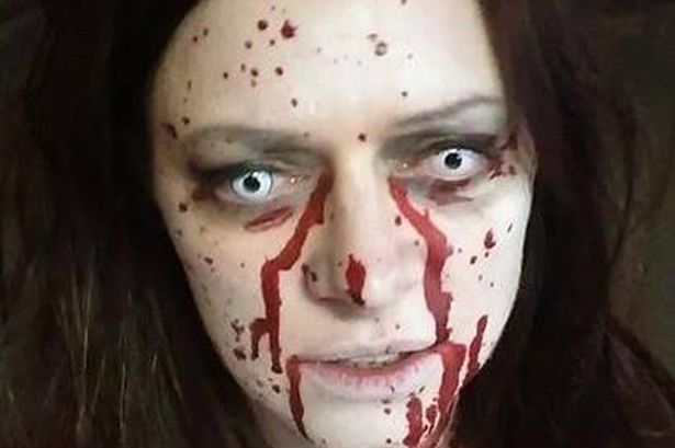 英国女法医专家白天研究尸体晚上扮僵尸减压