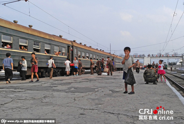 摄影师乘火车穿越朝鲜 朝鲜罕见乡村照曝光