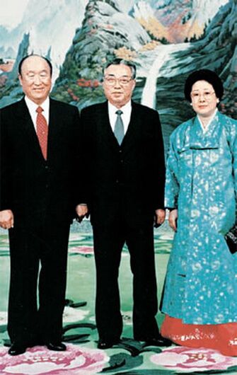 安倍家族神秘朝鲜友人去世3周年 金正恩发唁电慰问