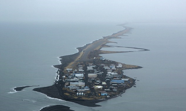 美阿拉斯加沿海小鎮面臨消失危險 居民開始遷墓地