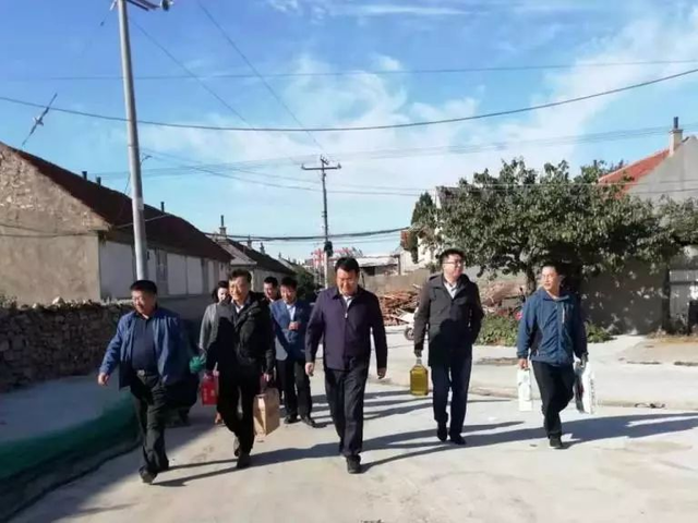 爱心企业到威海经区崮山镇开展 “献爱心、送温暖”活动