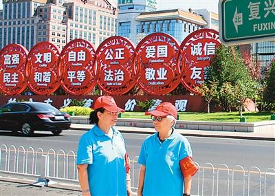 北京多措并举迎阅兵：百万名“小红帽”街头巡逻