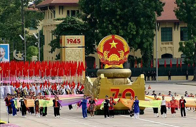 越南约三万人参加国庆70周年阅兵