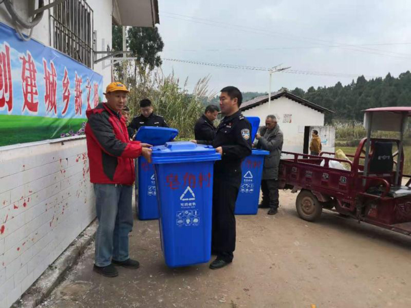 资阳雁江区新场派出所所长刘定伟：铆钉板土使猛劲