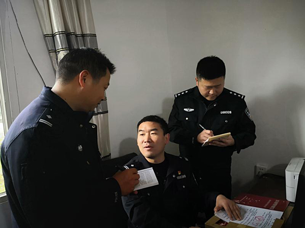 资阳雁江区新场派出所所长刘定伟：铆钉板土使猛劲