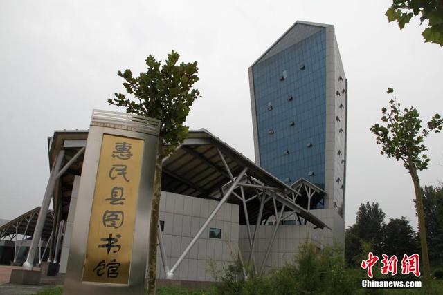 山东一图书馆外形奇特似匕首遭吐槽