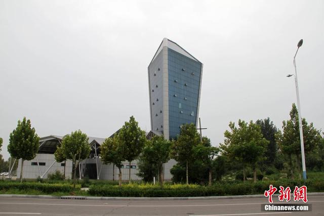 山东一图书馆外形奇特似匕首遭吐槽