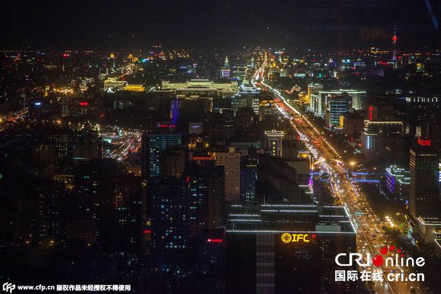 阅兵前夜:北京景观照明全部开启 流光溢彩