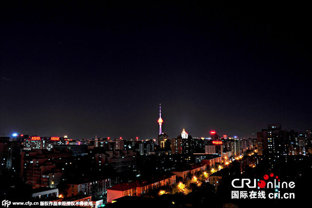 阅兵前夜:北京景观照明全部开启 流光溢彩