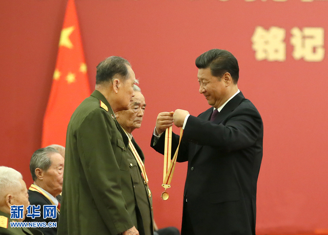 中国人民抗日战争胜利70周年纪念章颁发仪式隆重举行