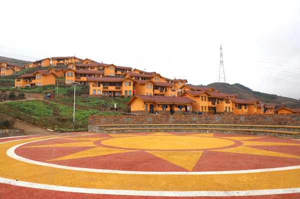 乐山峨边茗新村：搬进移民安置点 点亮美丽新生活