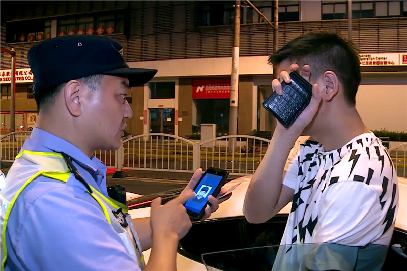 巡逻现场实录2018都市守夜人捍卫梦的宁静