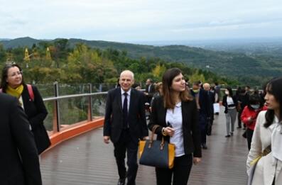 跨越龙泉山 这座“未来之城”寄托成都梦想