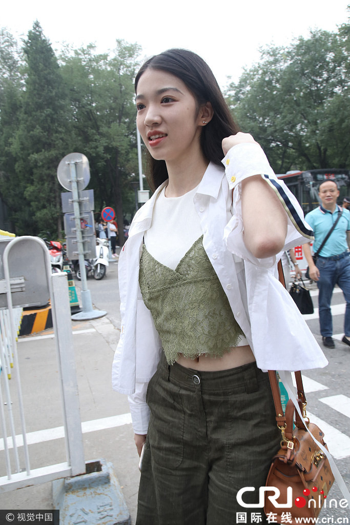 北影新生报到明星范十足 高颜值美女云集养眼吸睛