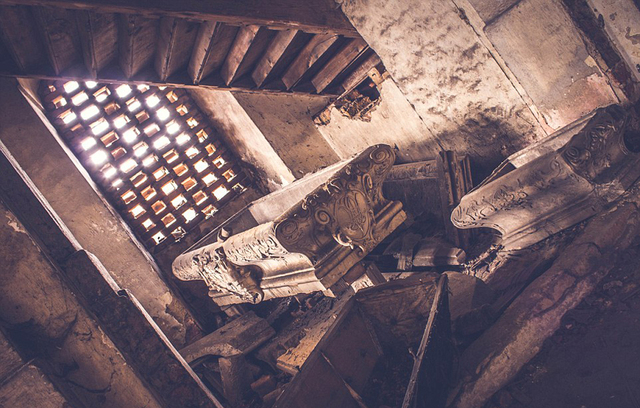 城市探险:波兰摄影师记录废弃建筑怪诞荒凉之美