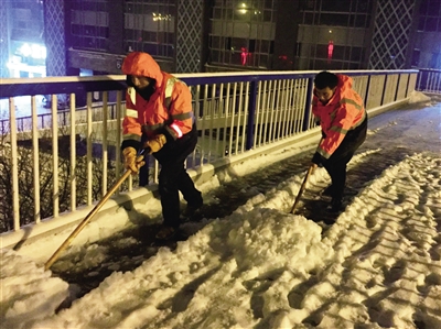 古城迎瑞雪     以雪为令 除雪保畅