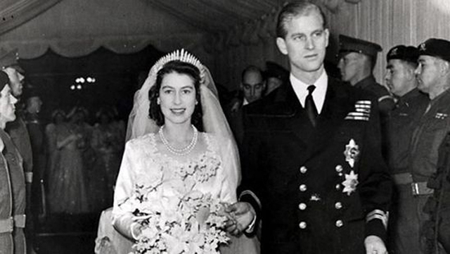 英國女王68年前婚禮蛋糕500英鎊拍賣 仍可食用
