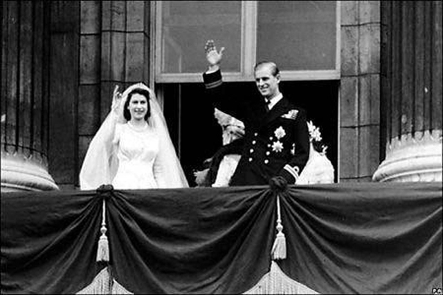 英國女王68年前婚禮蛋糕500英鎊拍賣 仍可食用
