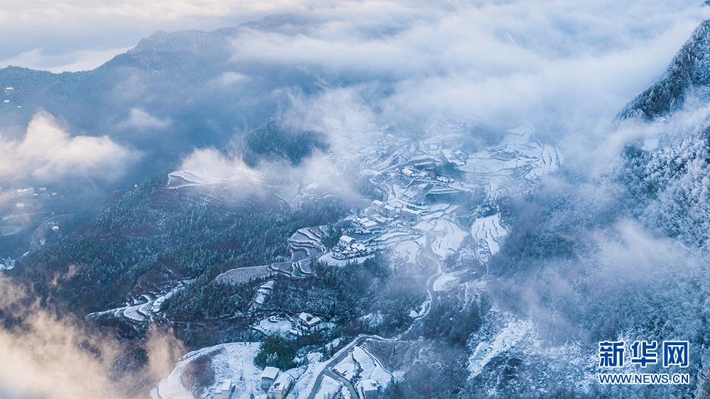 湖北建始：仙藻雲山雪岩頂