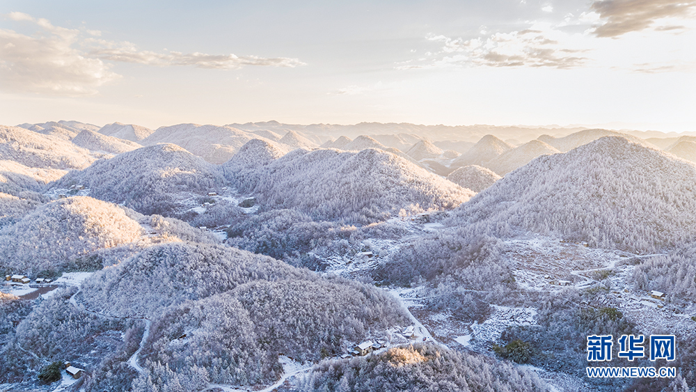 湖北建始：仙藻雲山雪岩頂