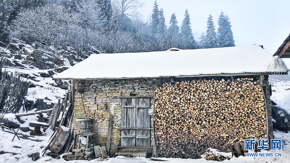 湖北建始：仙藻云山雪岩顶