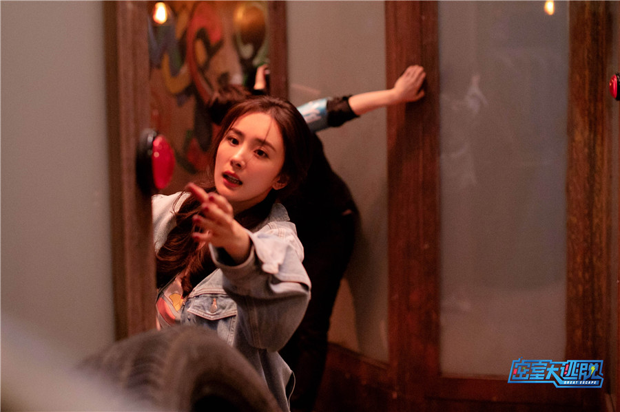 《密室大逃脱》邓伦踩虫子险崩溃