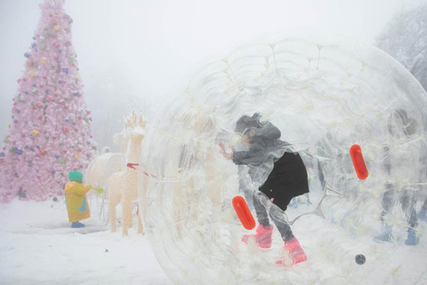 ซื่อชวนจัดเทศกาลหิมะน้ำแข็งน้ำพุร้อนภูเขาเอ๋อเหมย