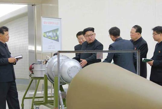 在洲际弹道导弹上的氢弹,朝鲜最高领导人金正恩视察并要求全面国产化